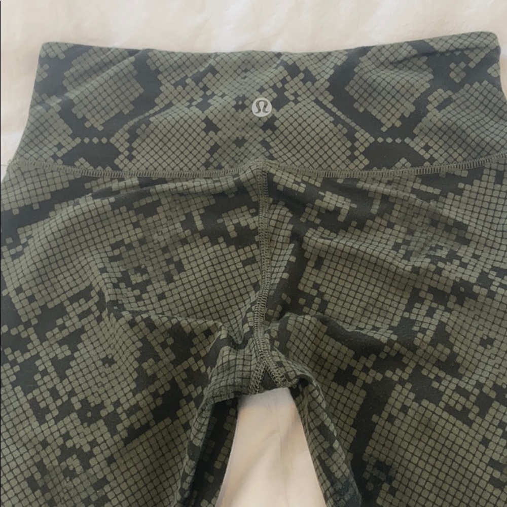 Lululemon - Picture 3 of 5